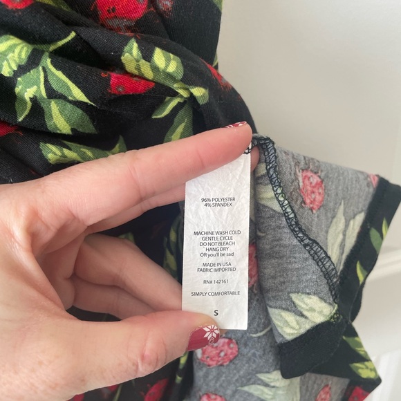 LulaRoe Madison Ladybug Pleated Skirt with Pockets - Picture 5 of 6